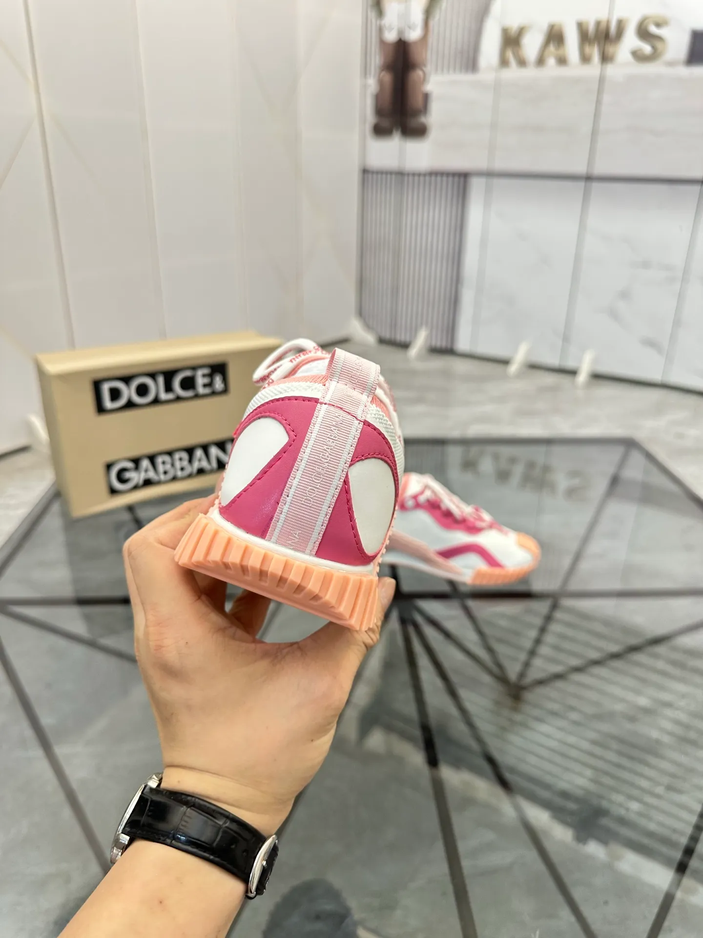 Men's shoes: 💰P460¥ Product trademark: DG "Dolce & Gabbana*" low-top sneakers Regular size: 35-44 (can be customized to 45.46.) Couple style Product materials: Upper imported cowhide stitching original material, breathable lining, original outsole. Number: 803